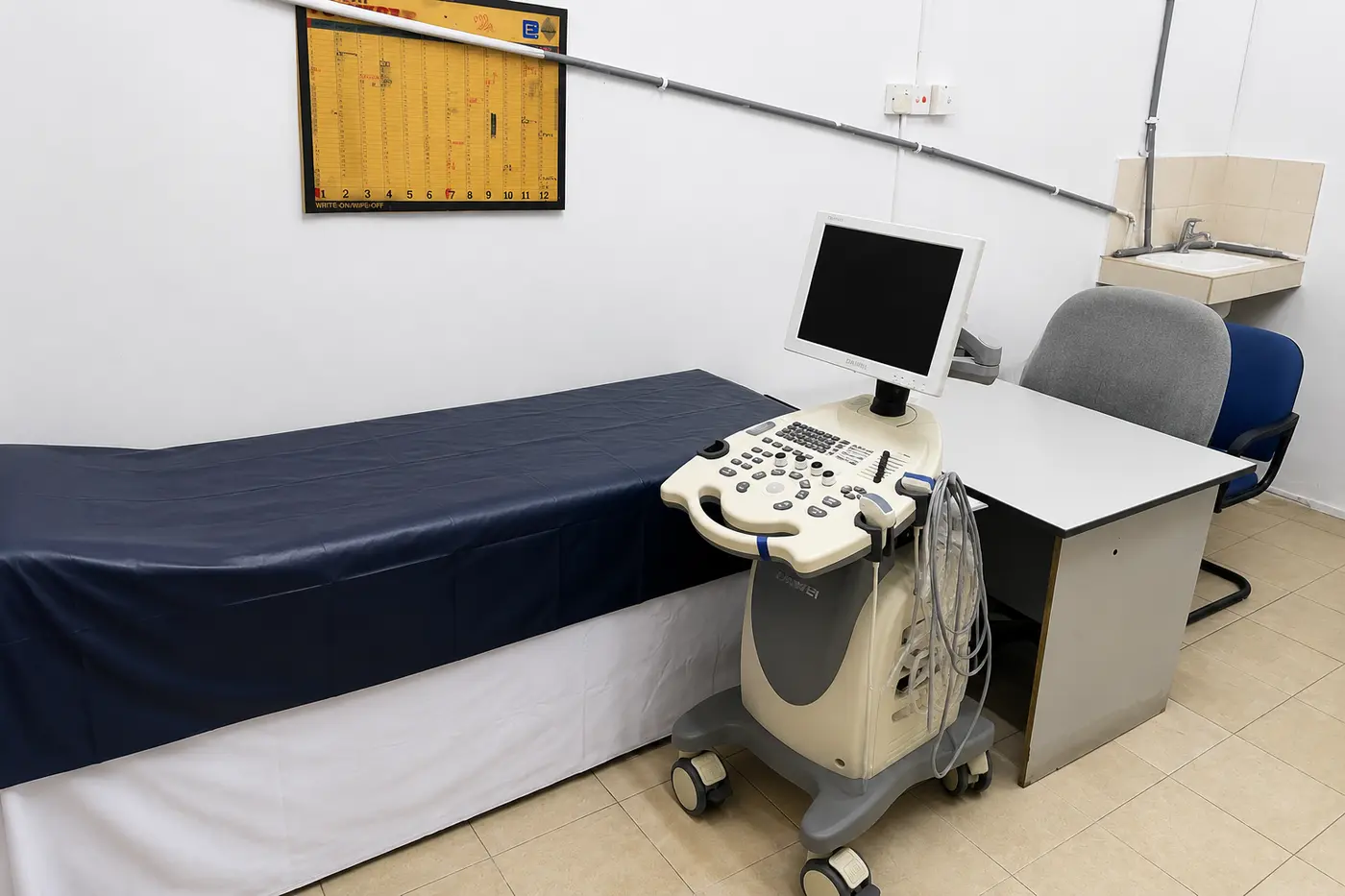 Kemudahan ultrasound di bilik pemeriksaan Klinik Shukor Ajil